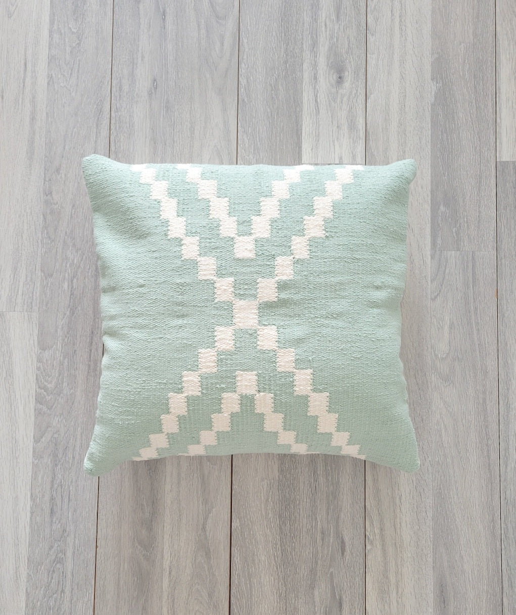 From Boho Chic to Coastal: Styling Throw Pillows for a Spring Vibe