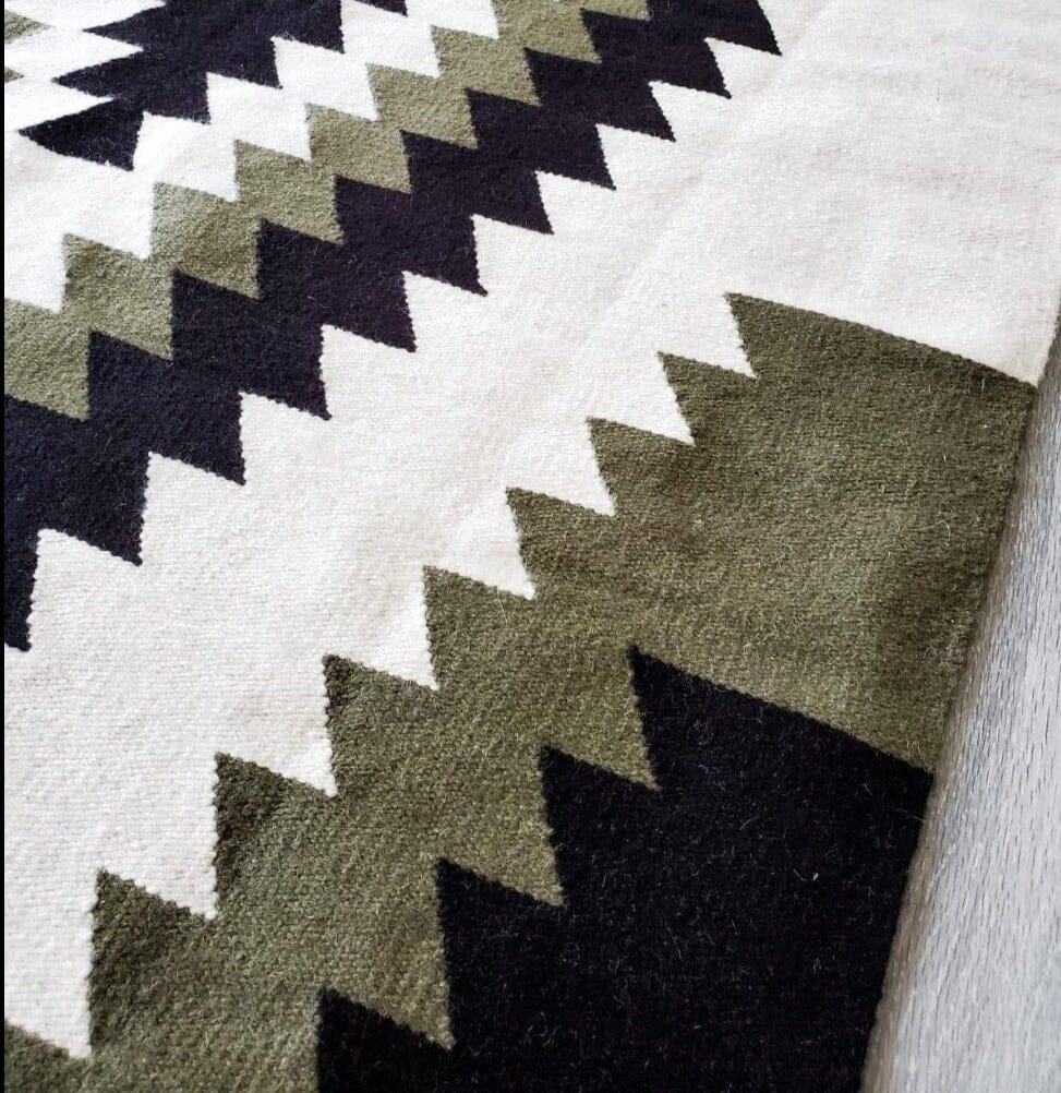 Beautiful Rug With Green Accents In Usa And Canada
