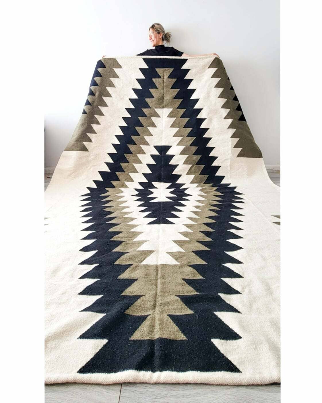 Ciara Handwoven Wool Kilim Area Rug
